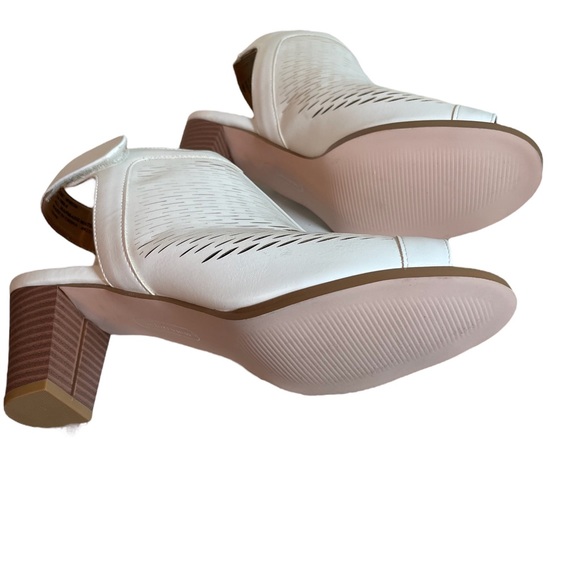 NWOT Comfortview White Open Toed Sandals Size 7.5 WW - Picture 2 of 5